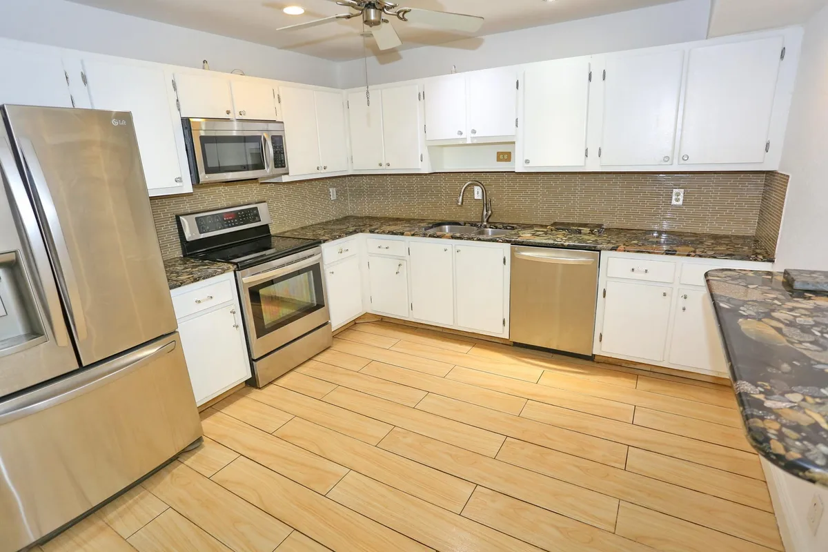 Unit C photo 13