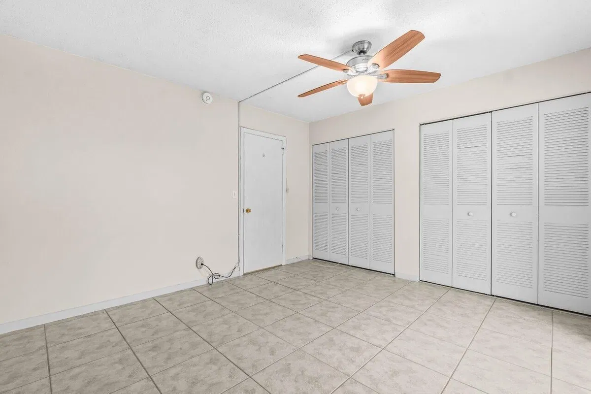 Residence photo 16