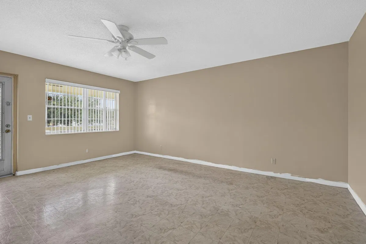 Residence photo 4