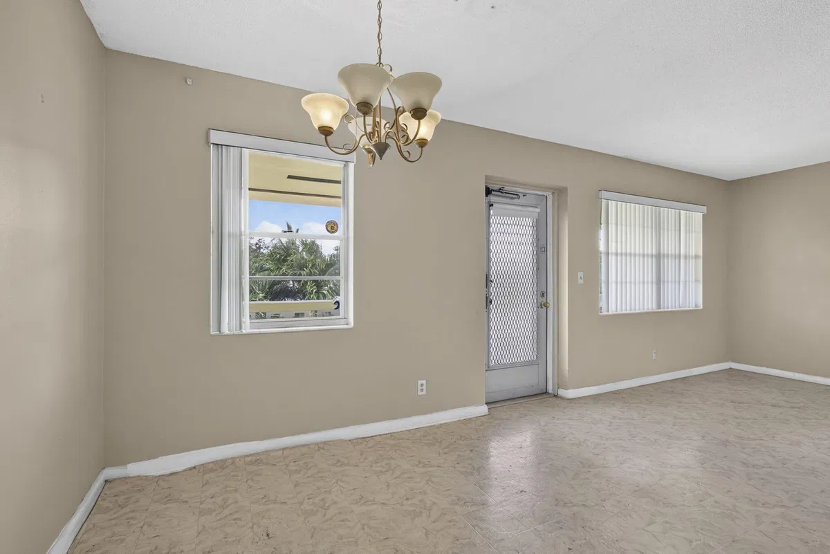 Residence photo 25