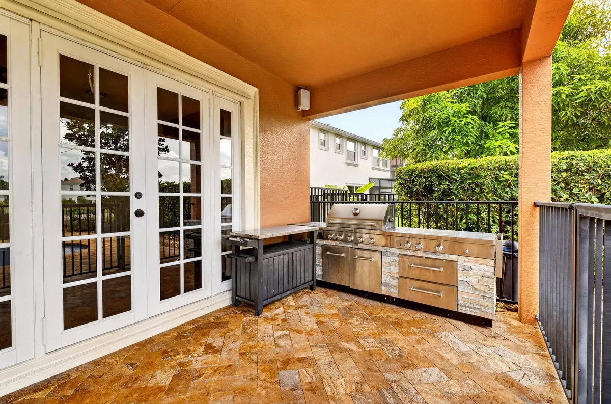 Residence photo 10