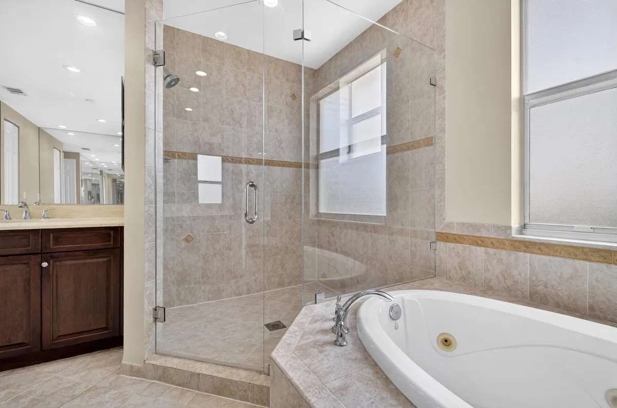 Residence photo 94