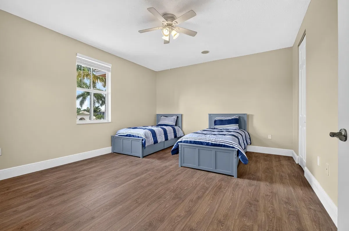 Residence photo 100
