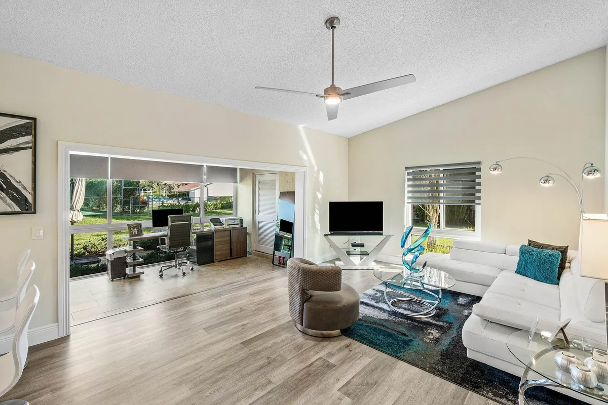 Residence photo 4