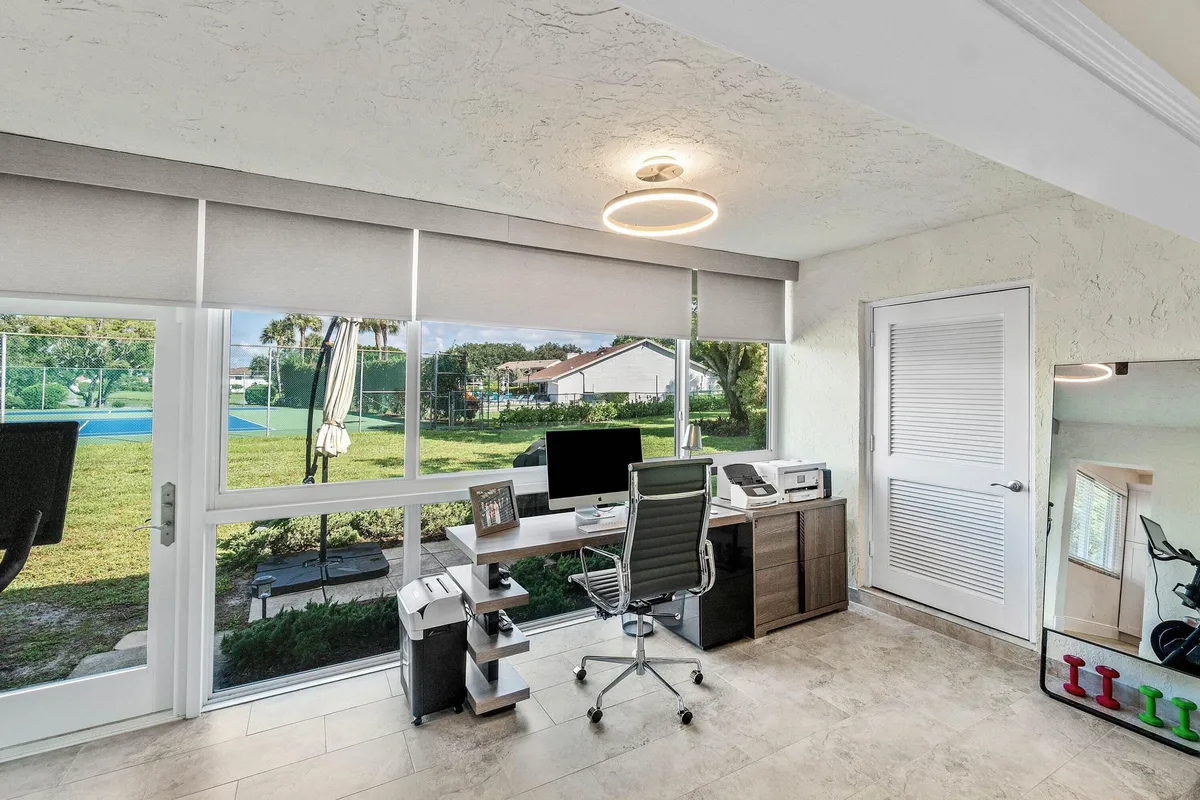 Residence photo 19