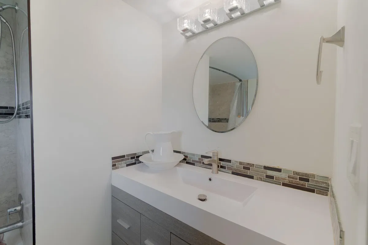  Unit 602 photo 7