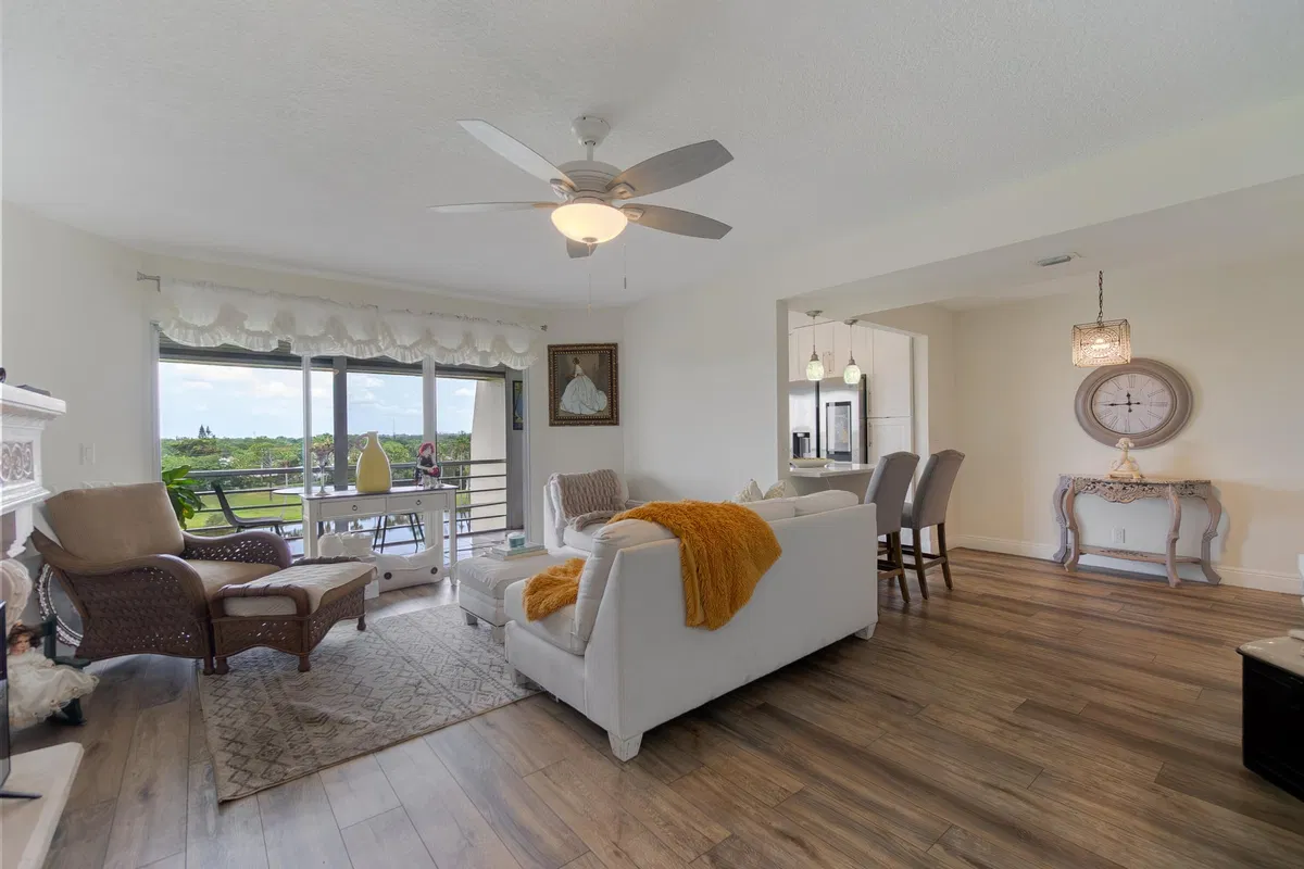 Unit 602 photo 10