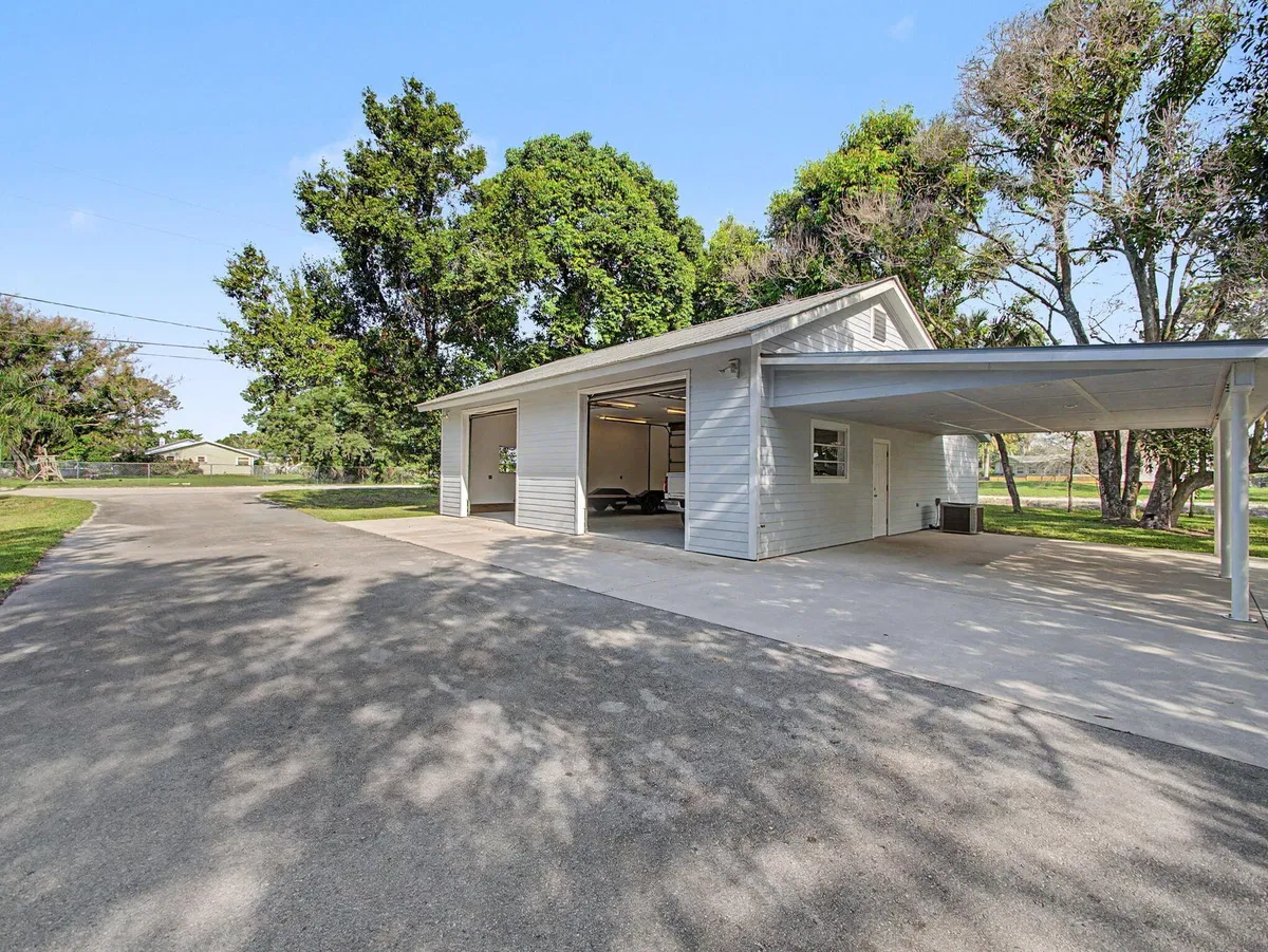  Residence photo 7