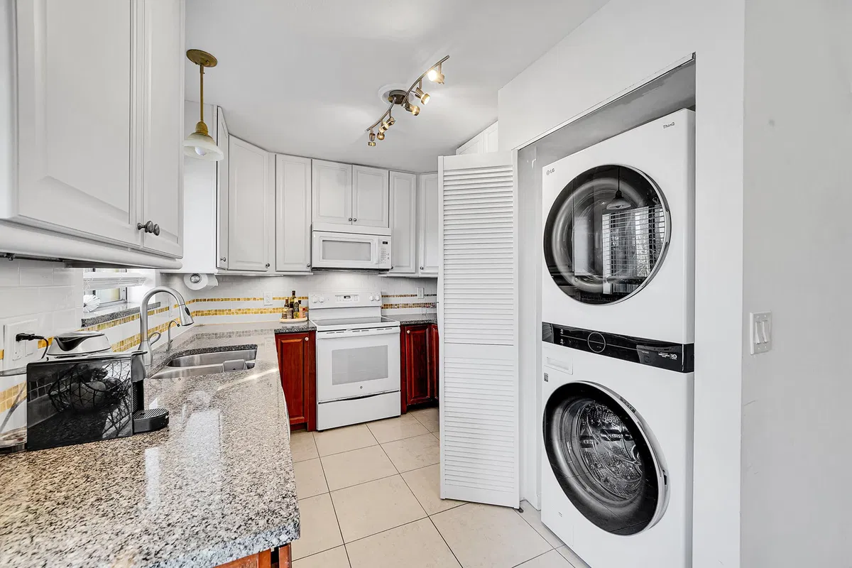 Unit 416 photo 7