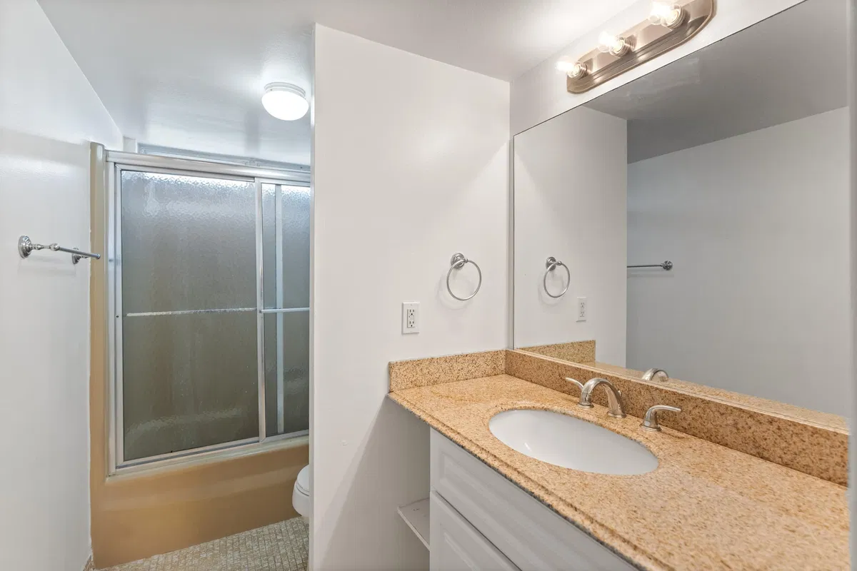  Unit 418 photo 22