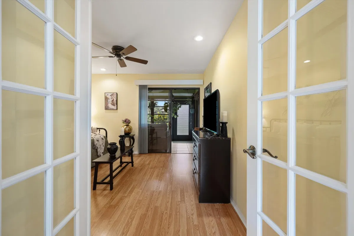 Residence photo 16