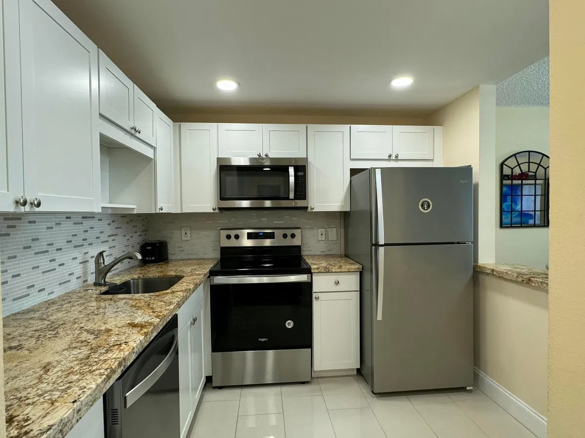Unit 417 photo 10