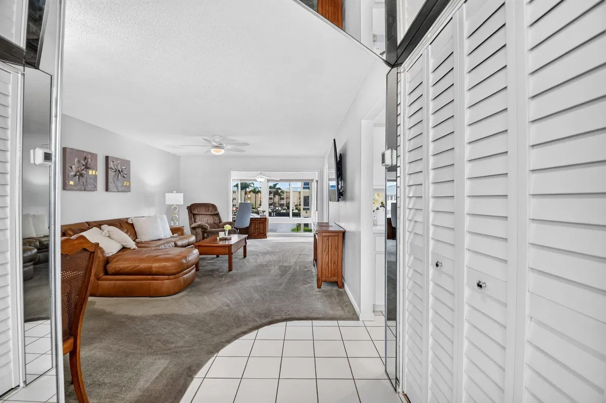 Unit 205 photo 4