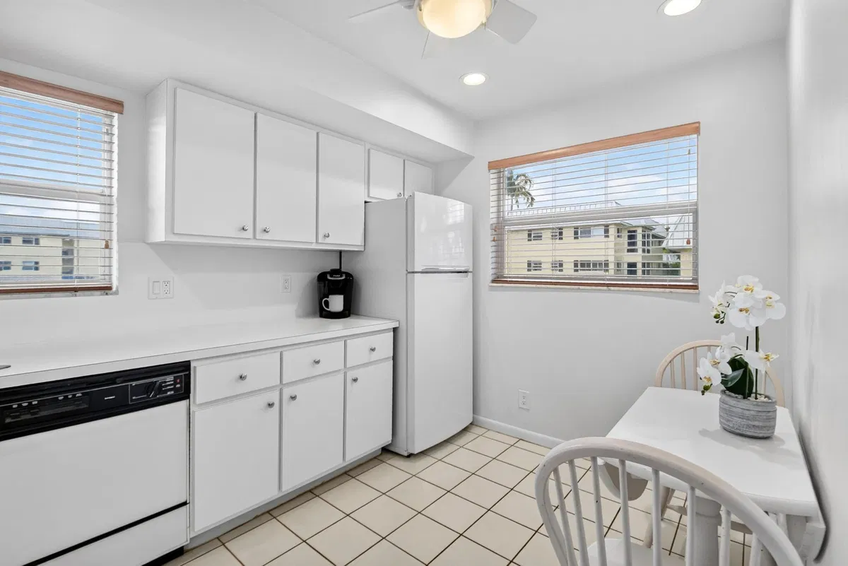 Unit 205 photo 16