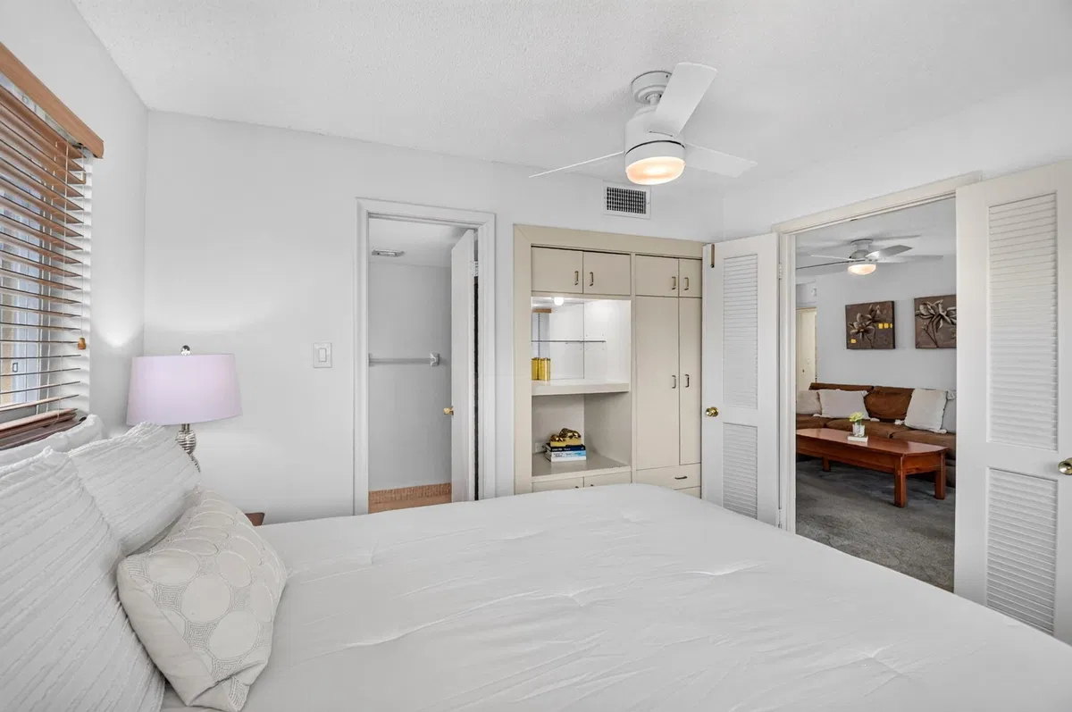 Unit 205 photo 28