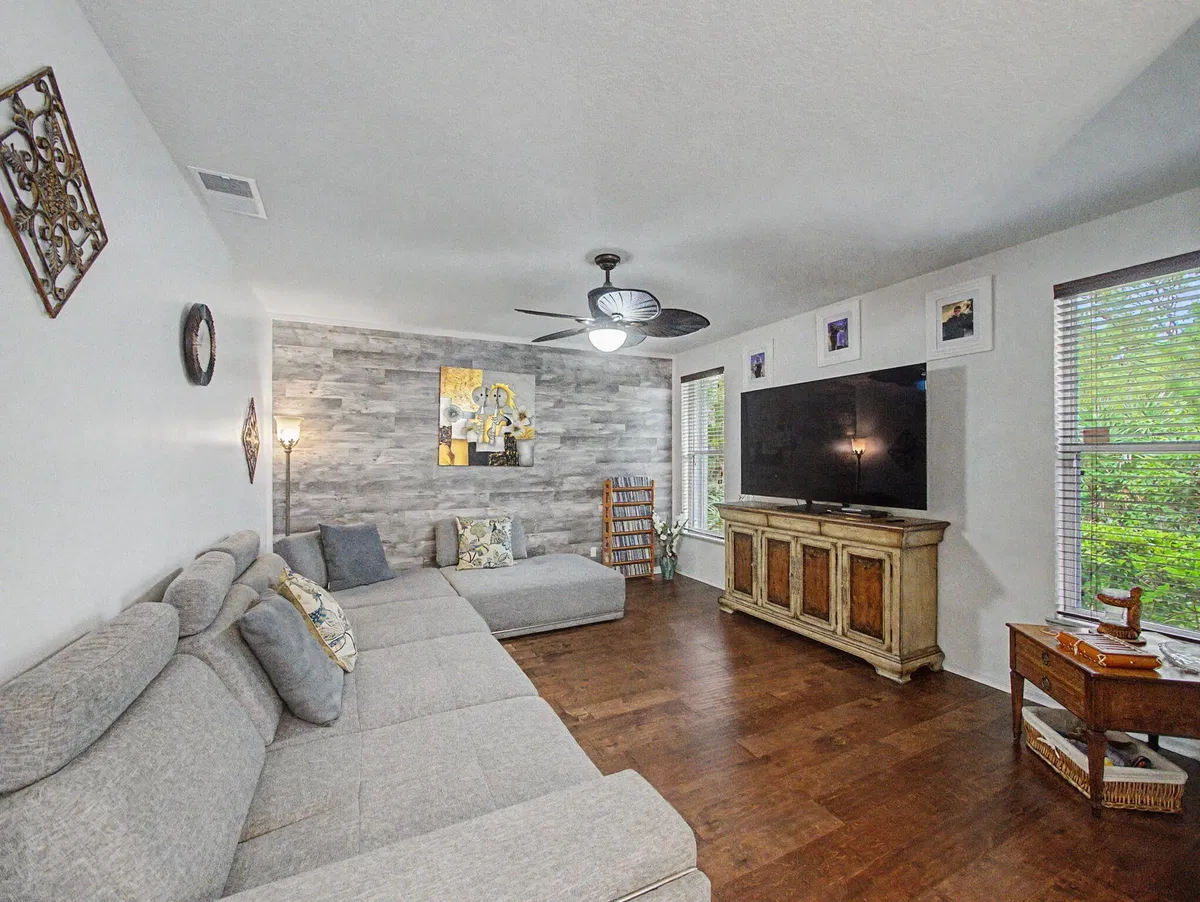 Residence photo 19