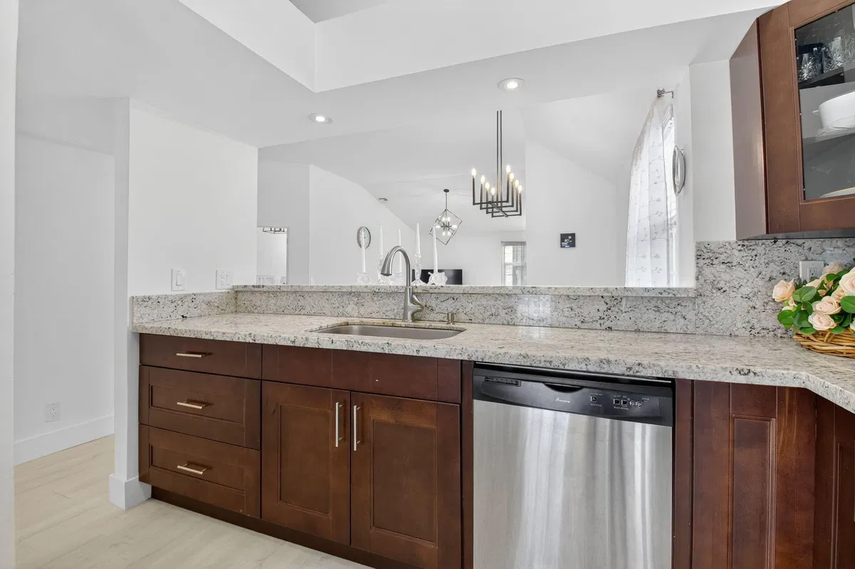 Unit 2020 photo 13