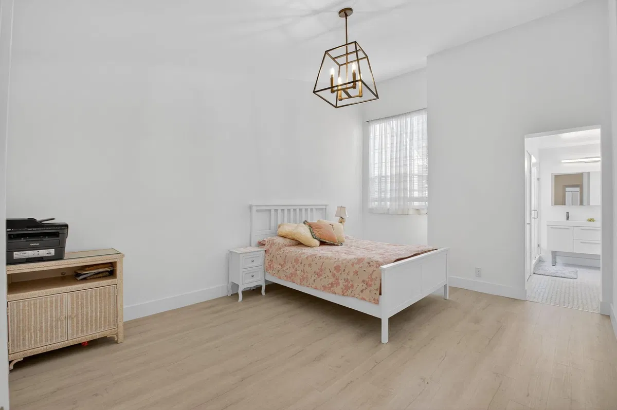 Unit 2020 photo 22