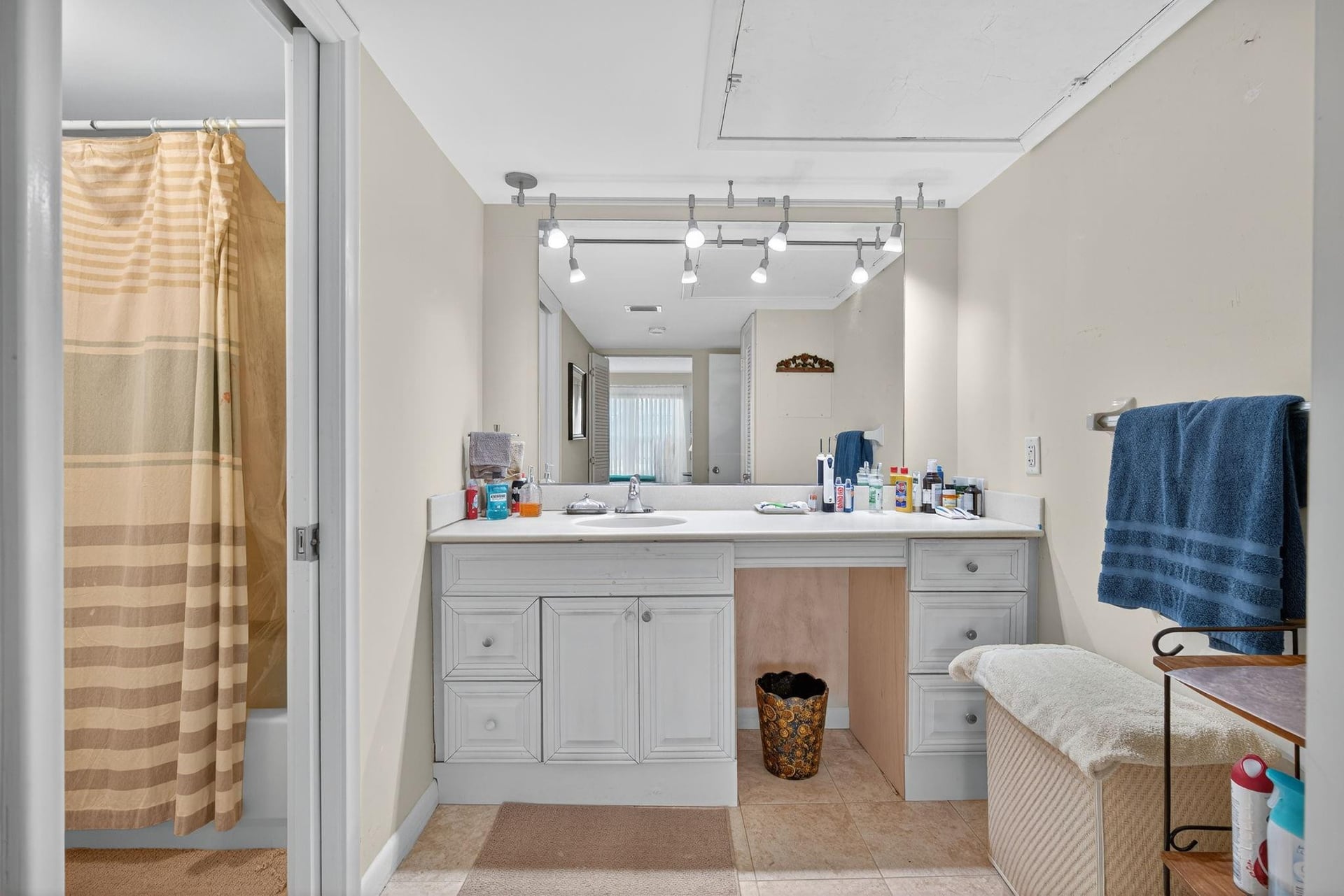 Unit 133 photo 10
