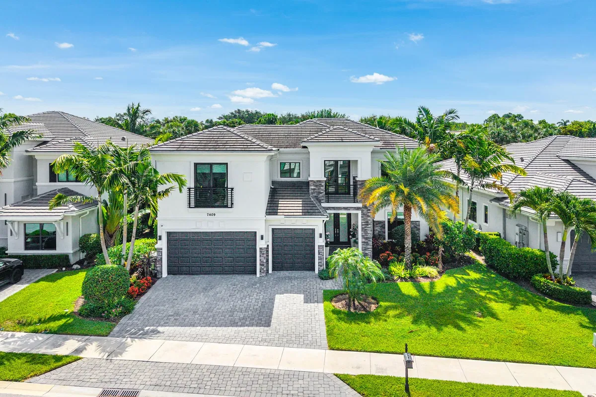 Royal Palm Polo Residence