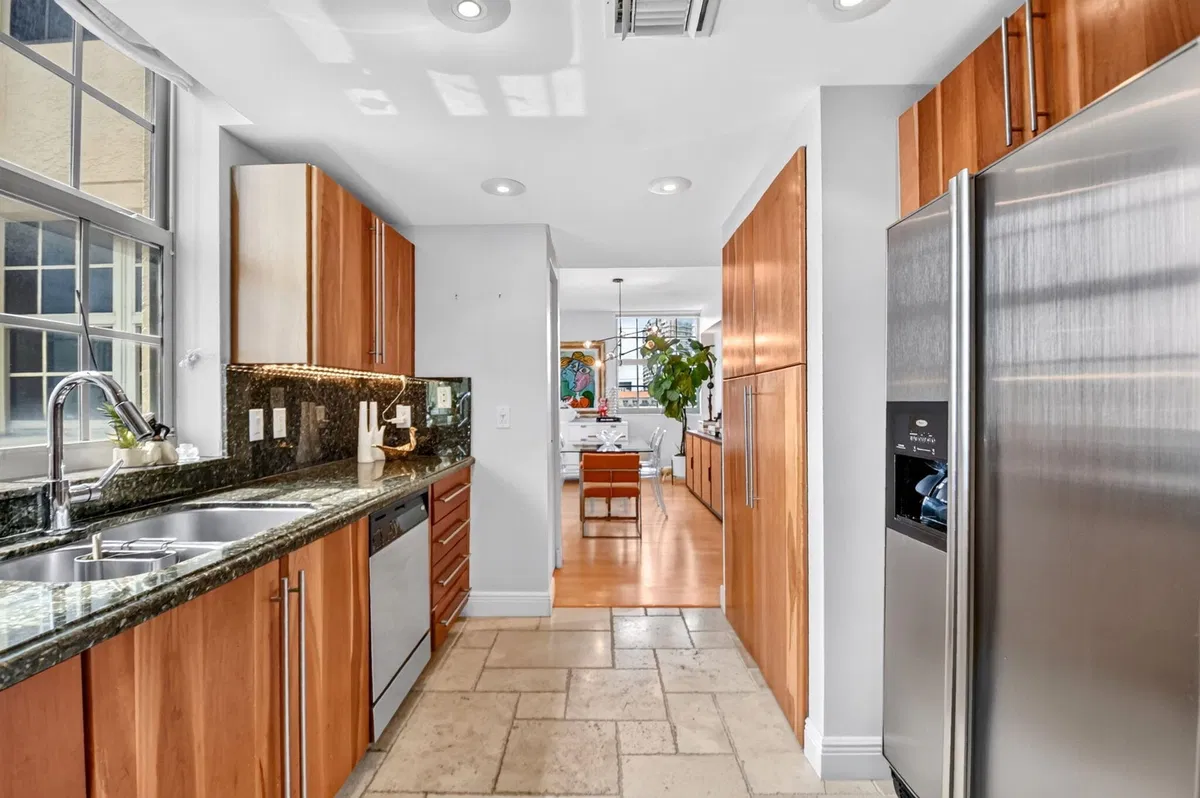 610 Clematis Unit 424 photo 16