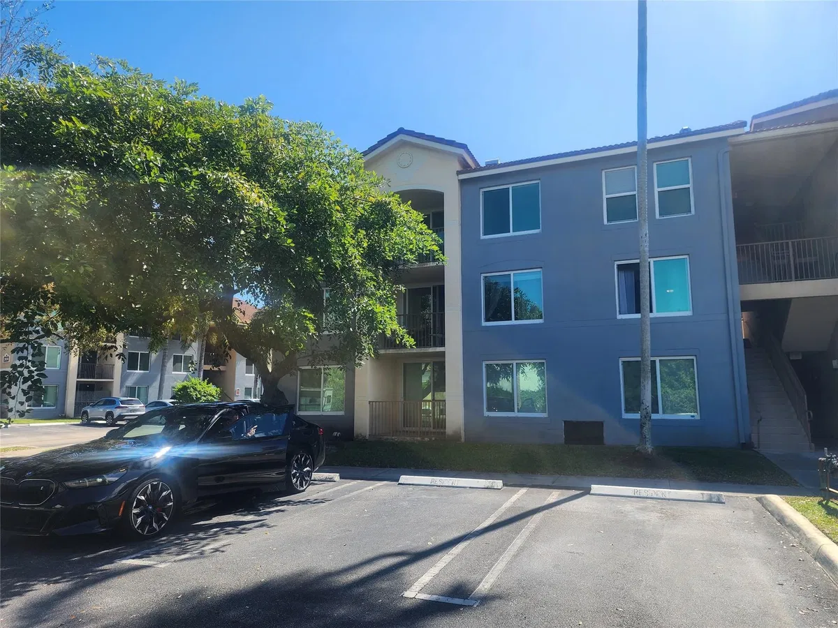 Unit 317 photo 10