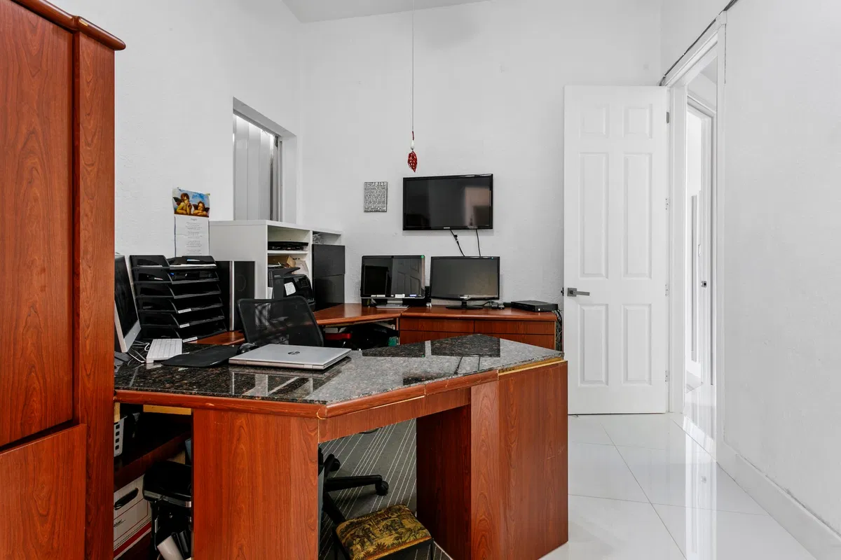  Residence photo 28
