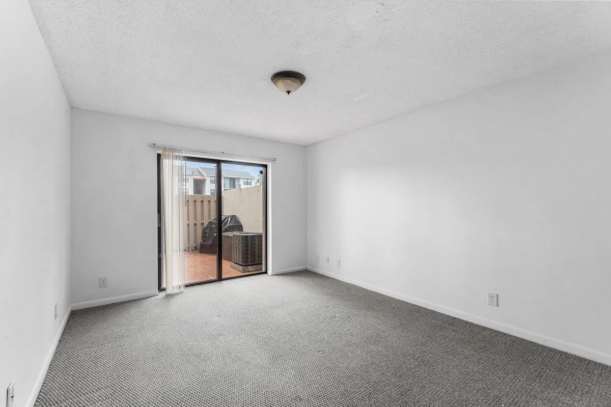 Unit 107 photo 22