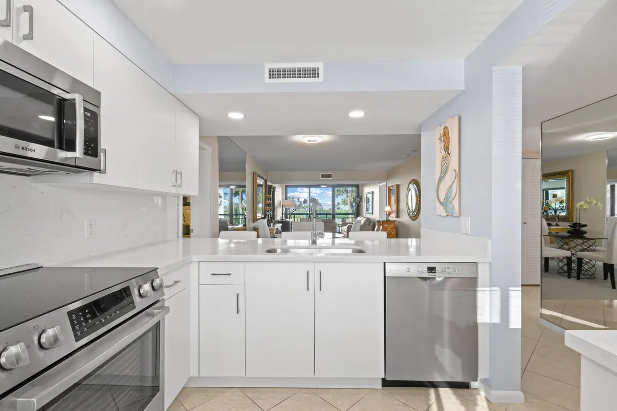Unit 206 photo 10