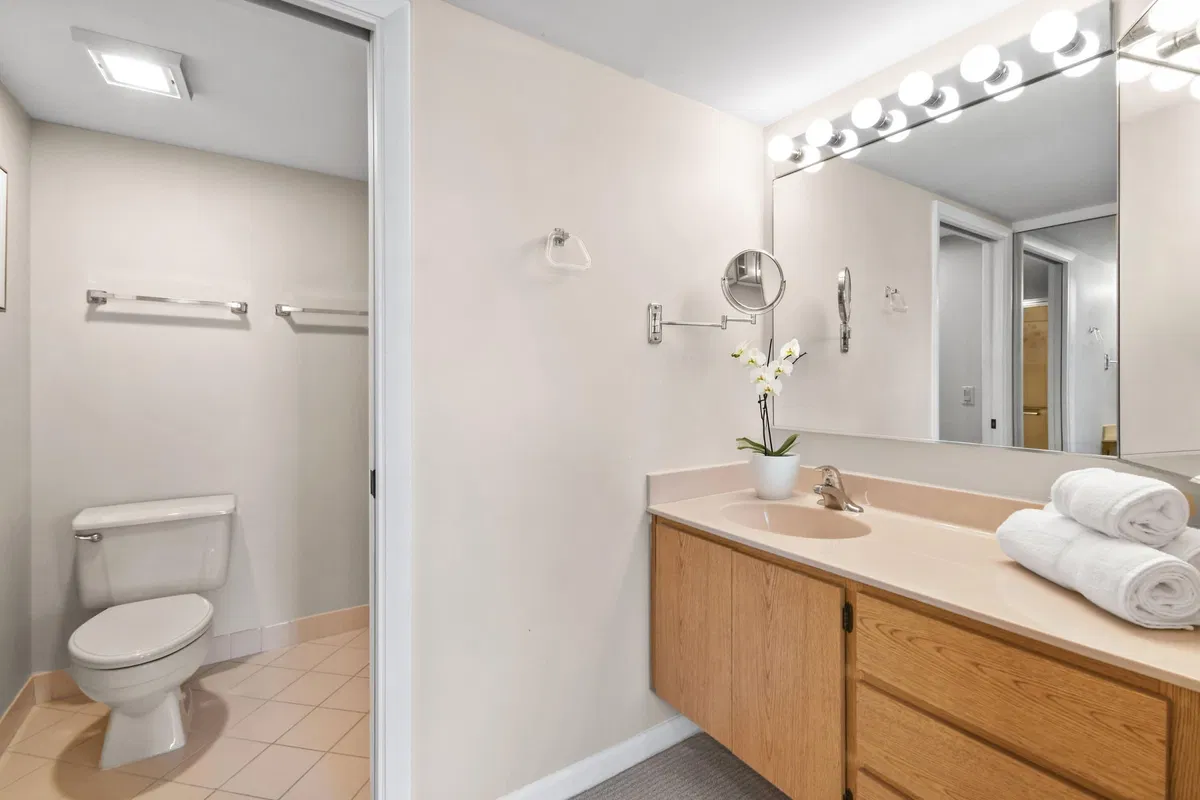 Unit 206 photo 28