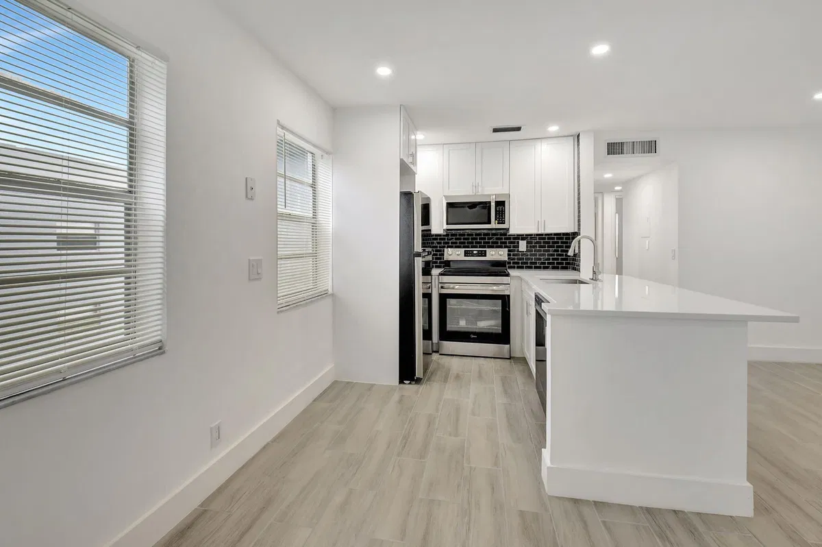 Unit C photo 10