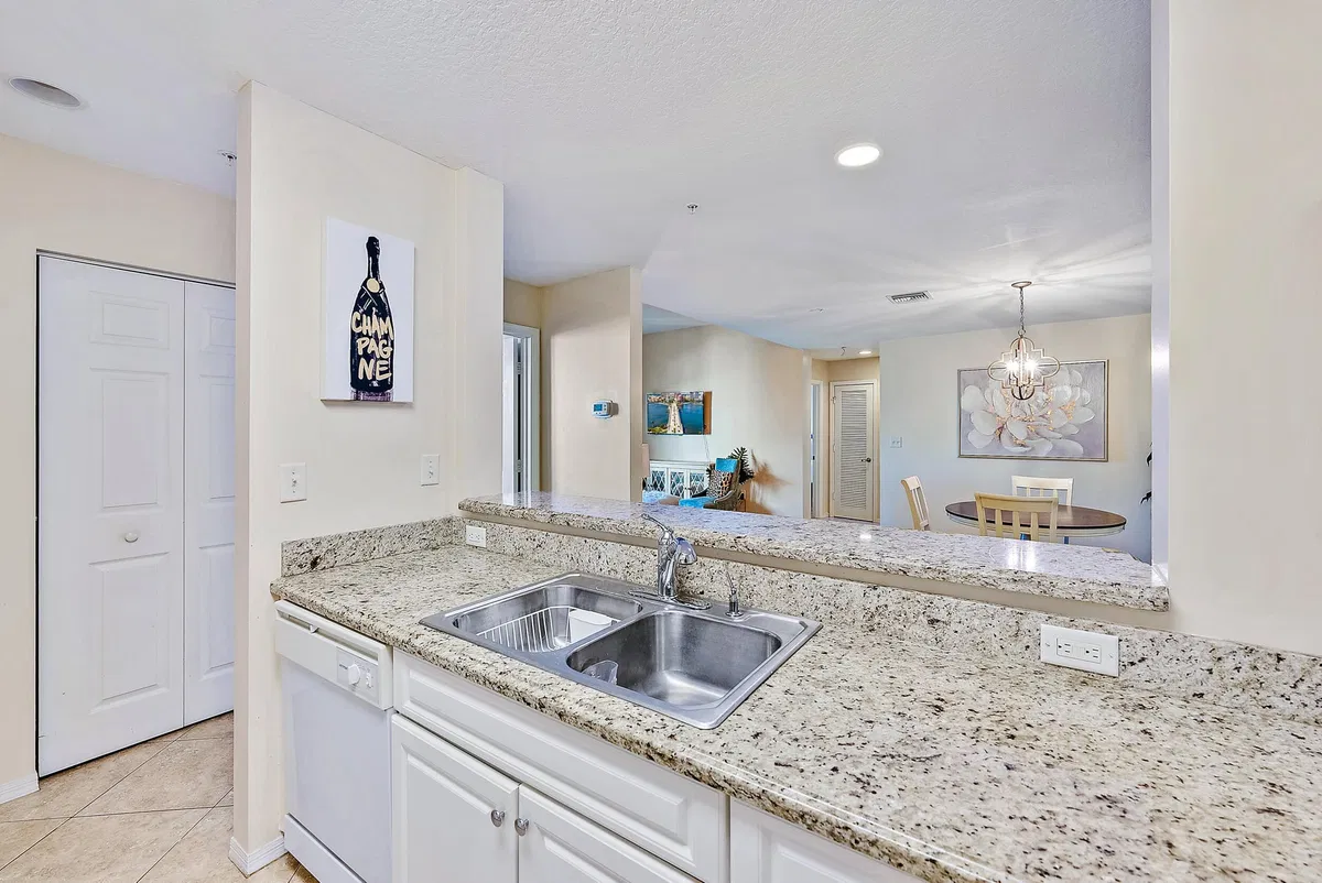Town Center Jupiter Unit 225 photo 10