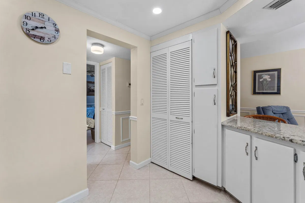 Unit D302 photo 10