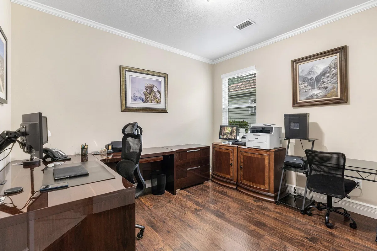 Residence photo 28