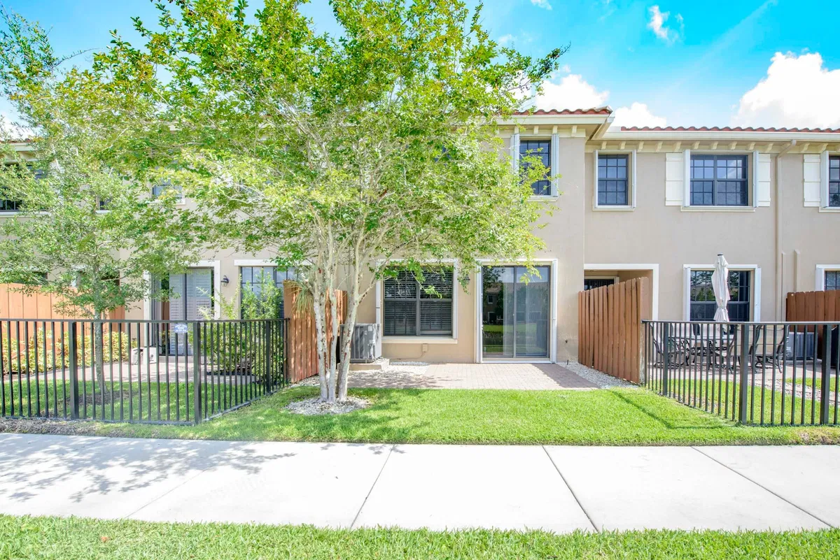 Residence photo 61
