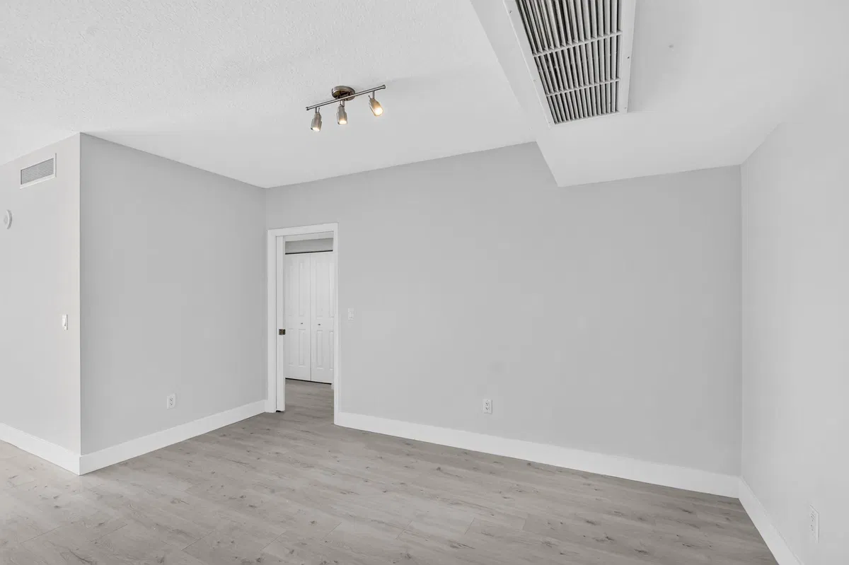 The Metropolitan Unit 409 photo 4