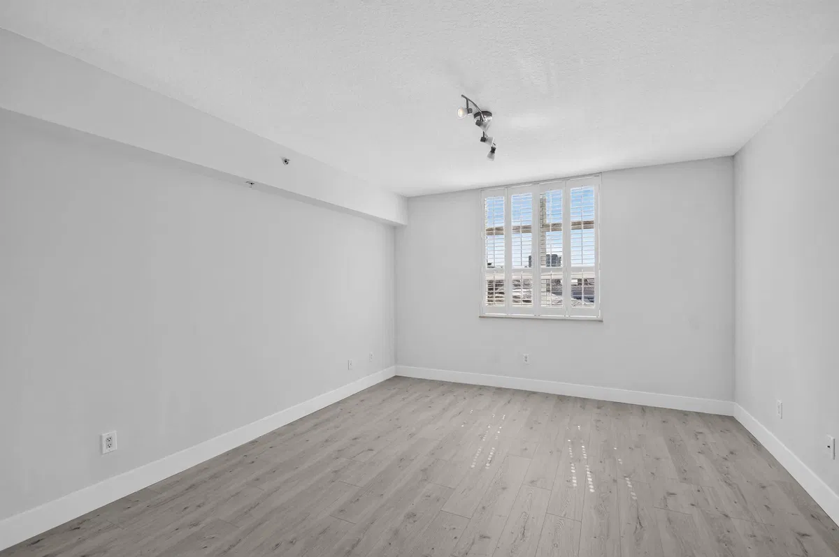 The Metropolitan Unit 409 photo 13