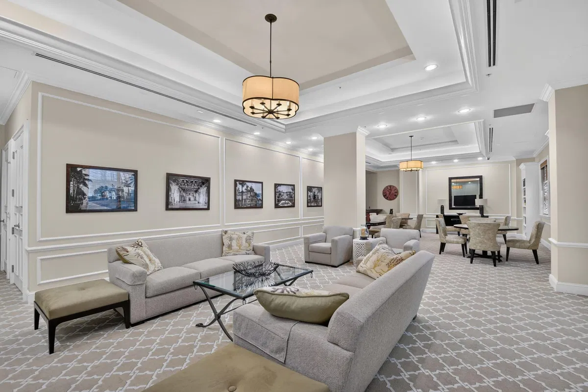 The Metropolitan Unit 409 photo 34