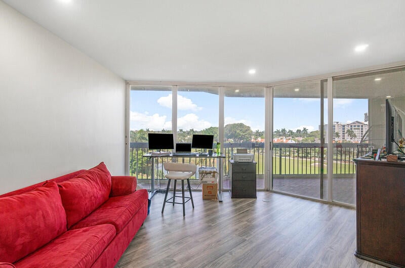 Consulate Place Unit 406 photo 19