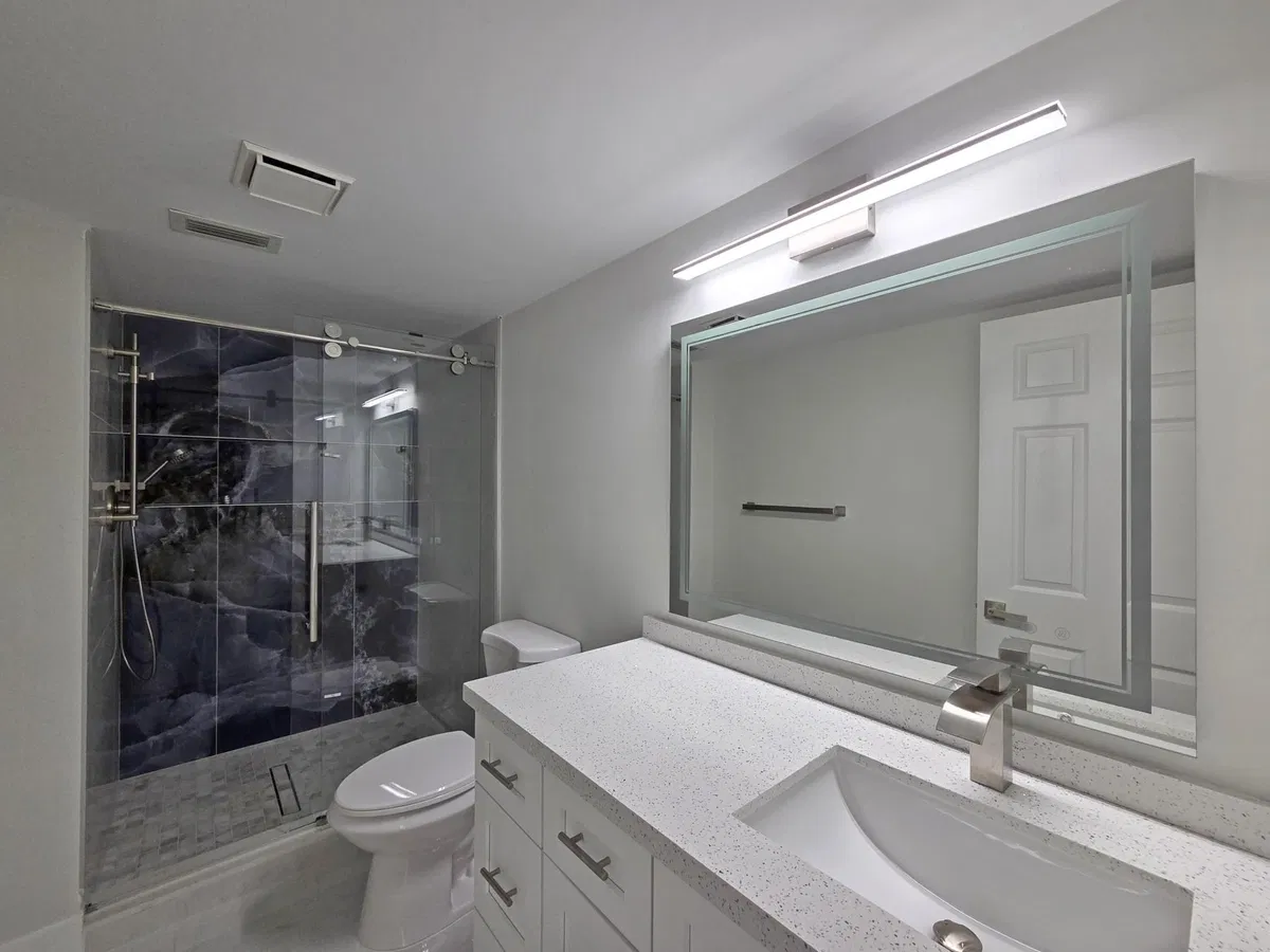 Unit 305 photo 10