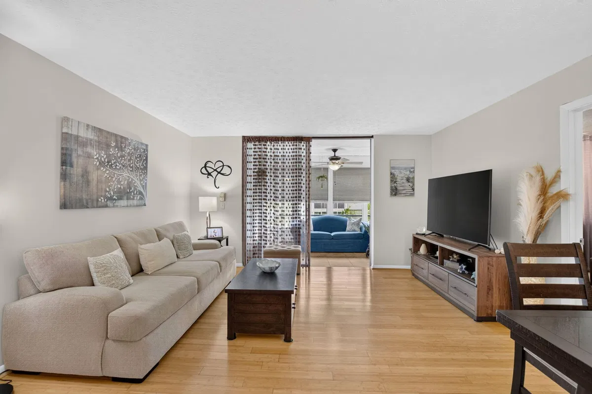 Unit 204 photo 7