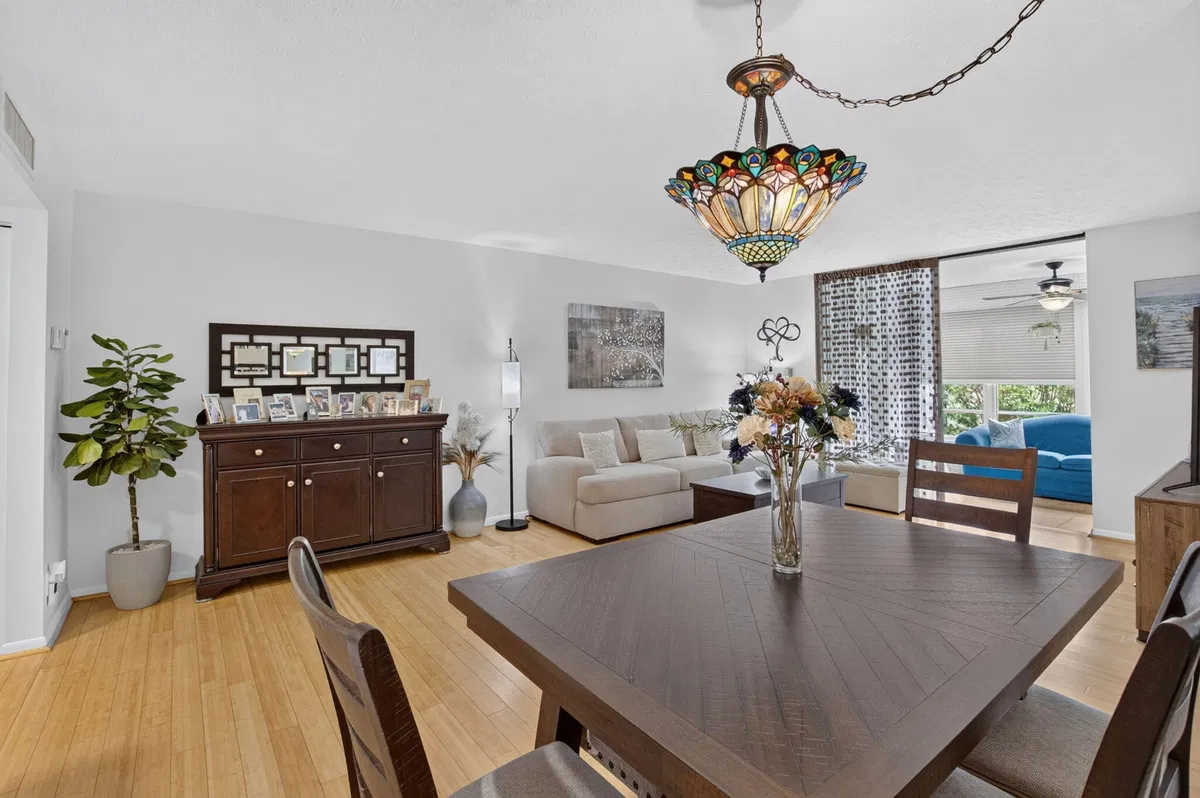 Unit 204 photo 10