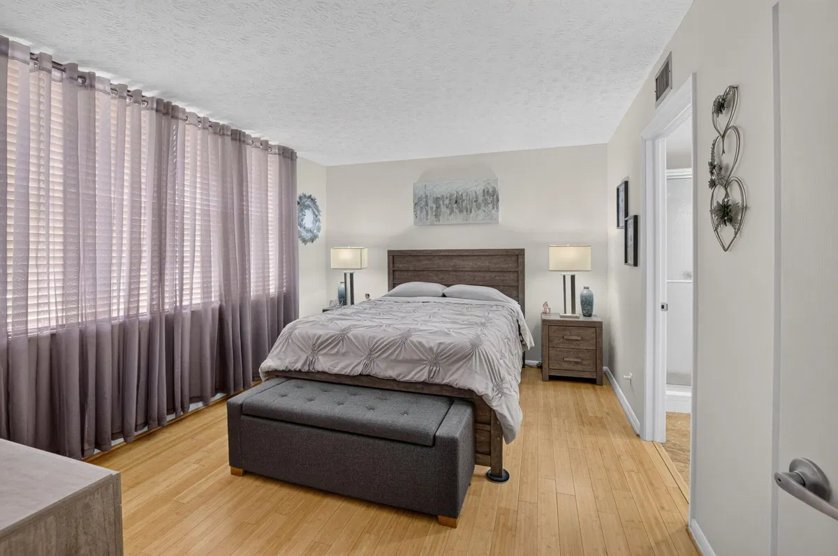 Unit 204 photo 22