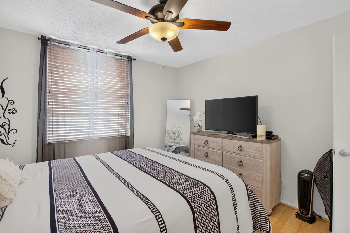 Unit 204 photo 28