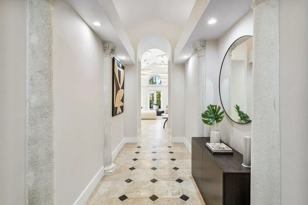 Residence photo 4