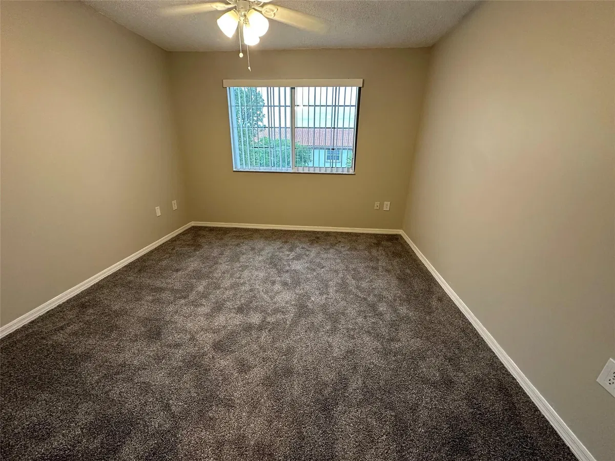 Unit 113 photo 10