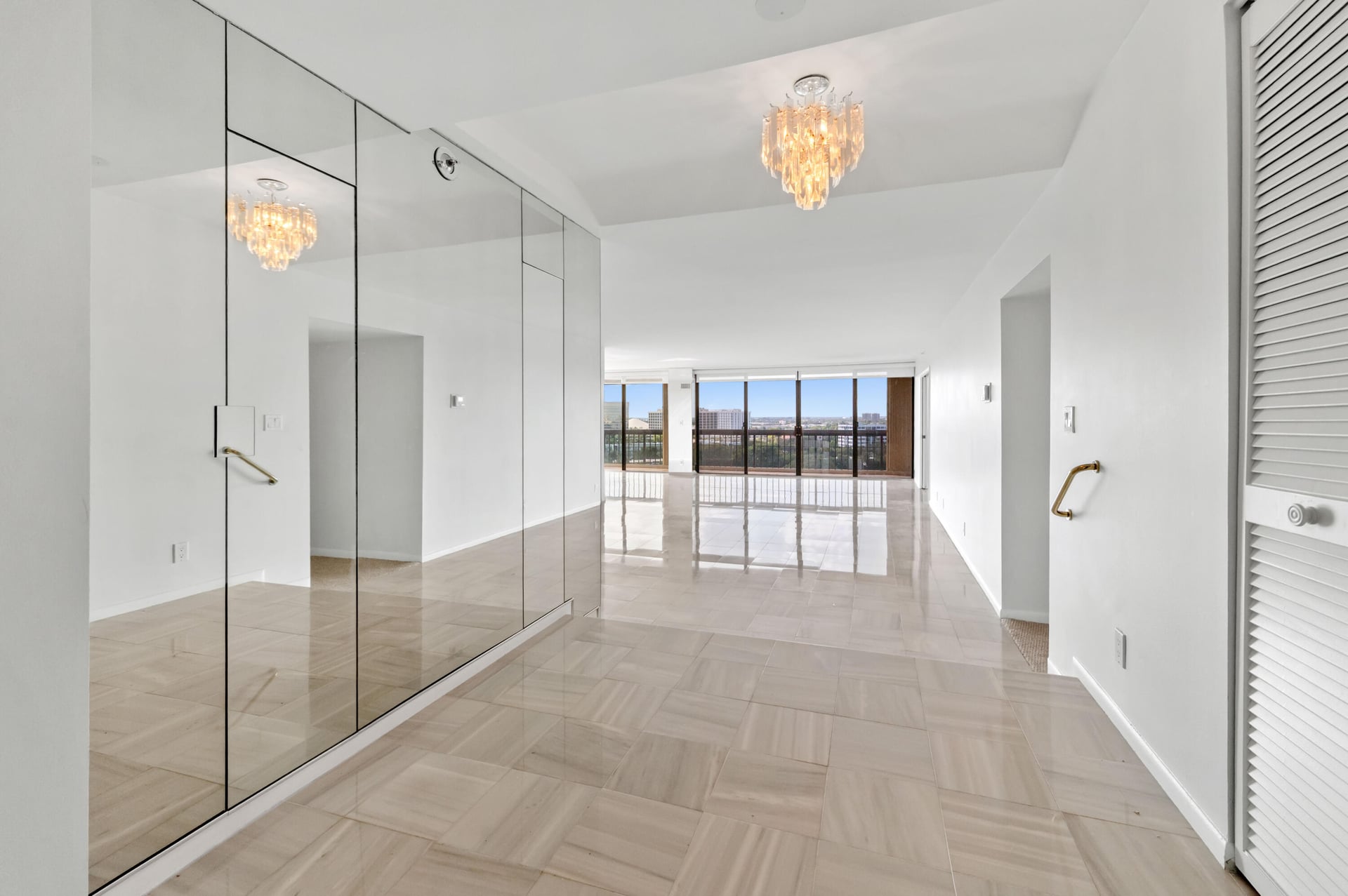 Consulate Place Unit 1004 photo 4
