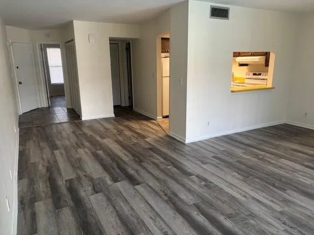 Unit 223 photo 4
