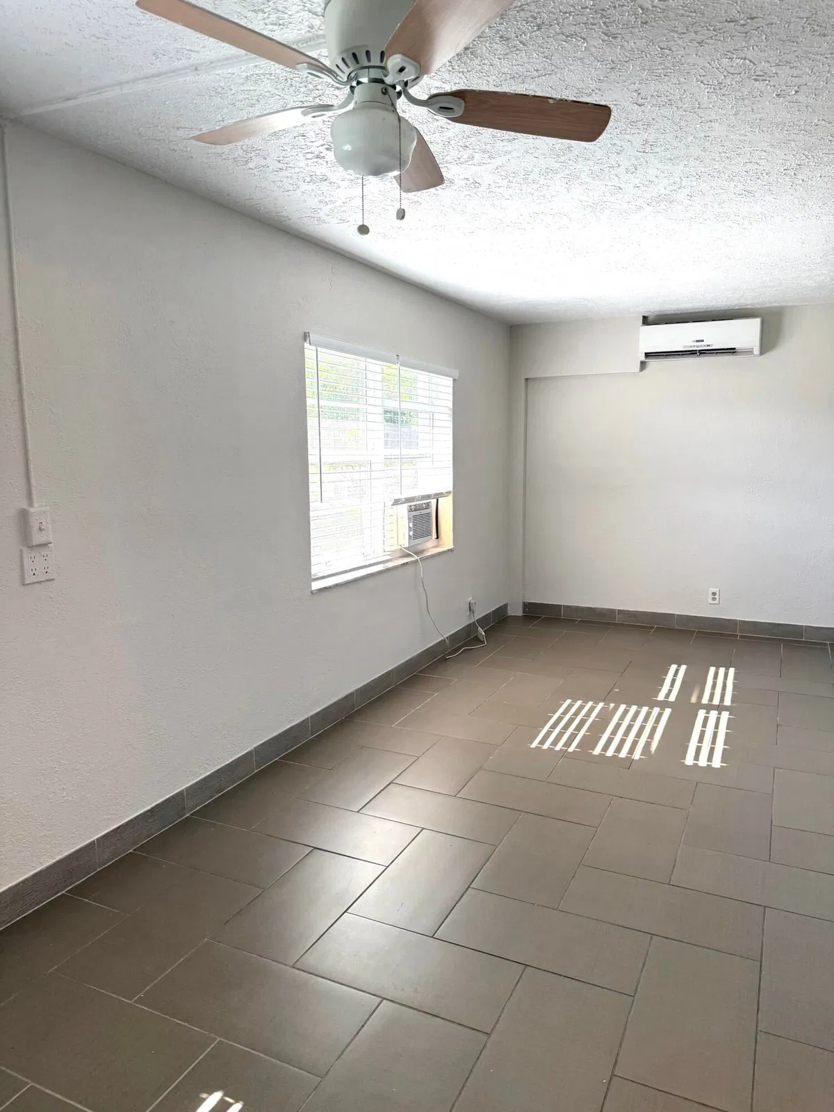Unit 14 photo 7