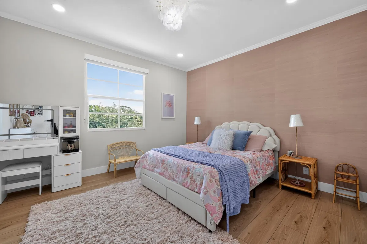 Residence photo 25